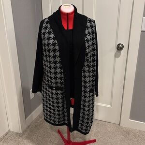 White House Black Market black and grey Houndstooth sweater vest
